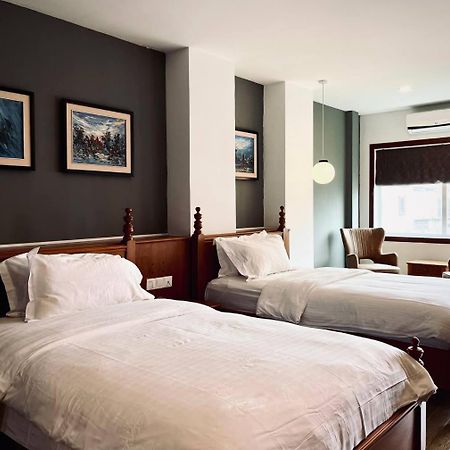 พอยต์ บูทิก โฮเต็ล Hotel พนมเปญ ภายนอก รูปภาพ