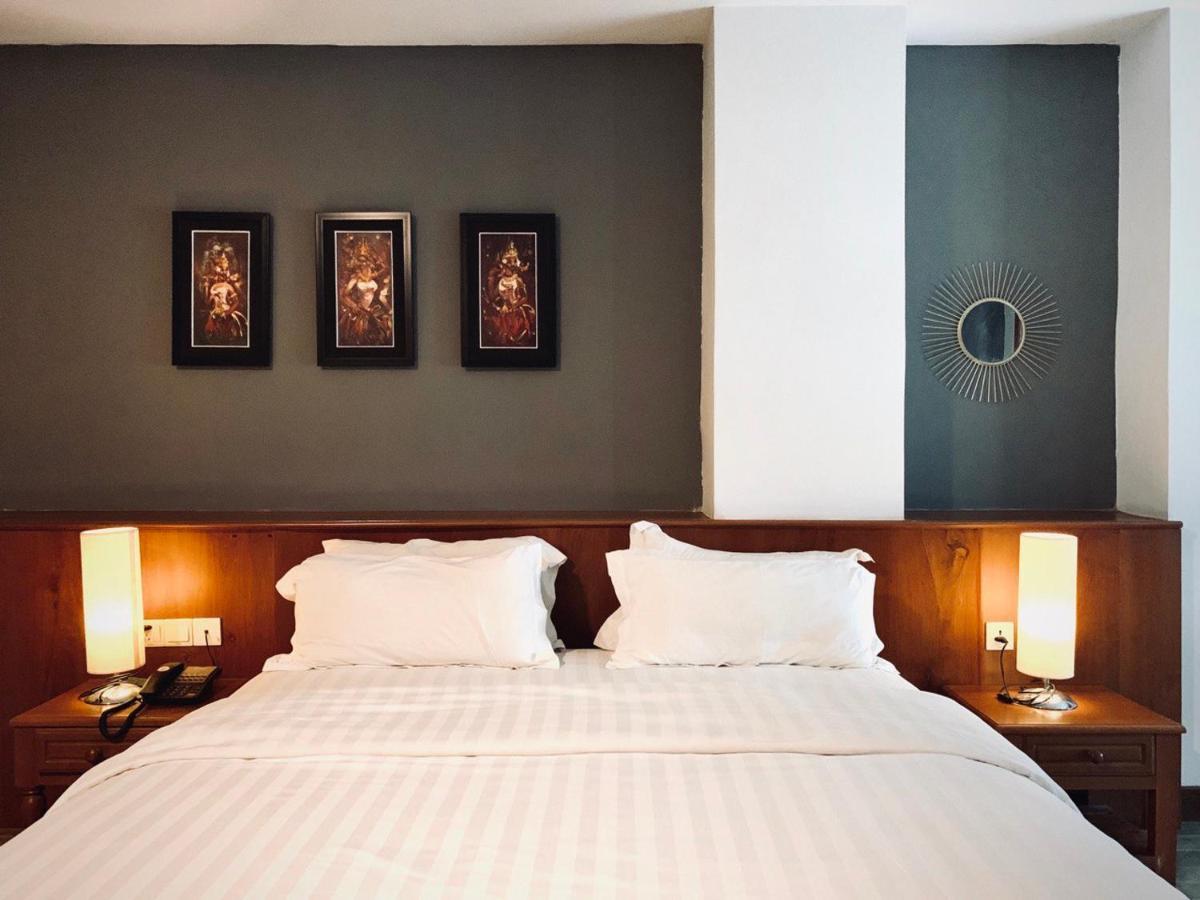พอยต์ บูทิก โฮเต็ล Hotel พนมเปญ ภายนอก รูปภาพ