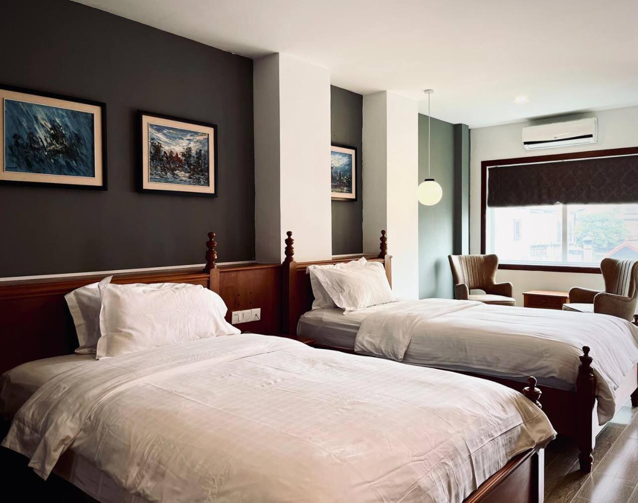 พอยต์ บูทิก โฮเต็ล Hotel พนมเปญ ภายนอก รูปภาพ