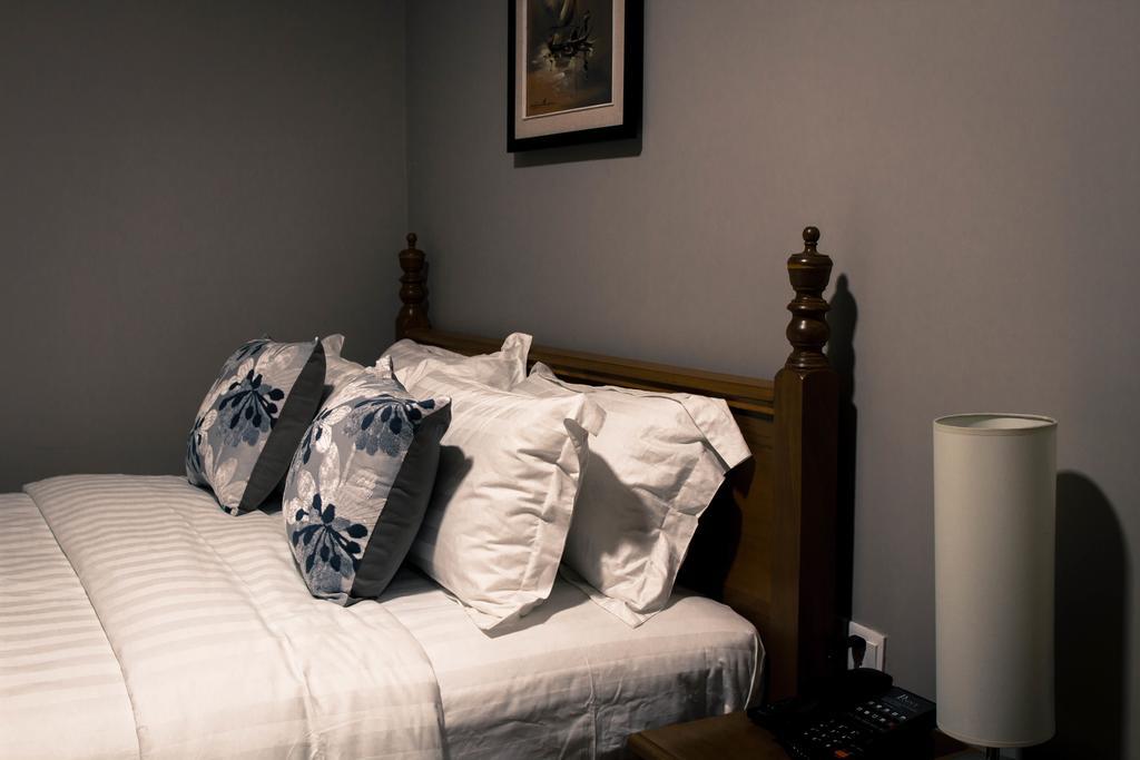 พอยต์ บูทิก โฮเต็ล Hotel พนมเปญ ภายนอก รูปภาพ