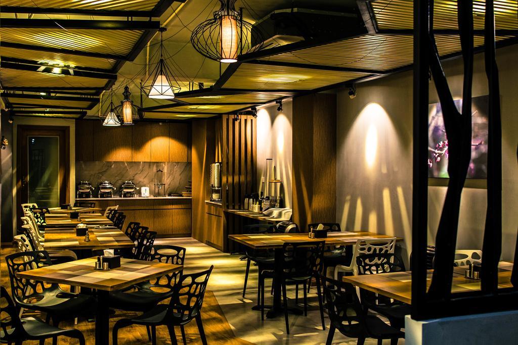พอยต์ บูทิก โฮเต็ล Hotel พนมเปญ ภายนอก รูปภาพ