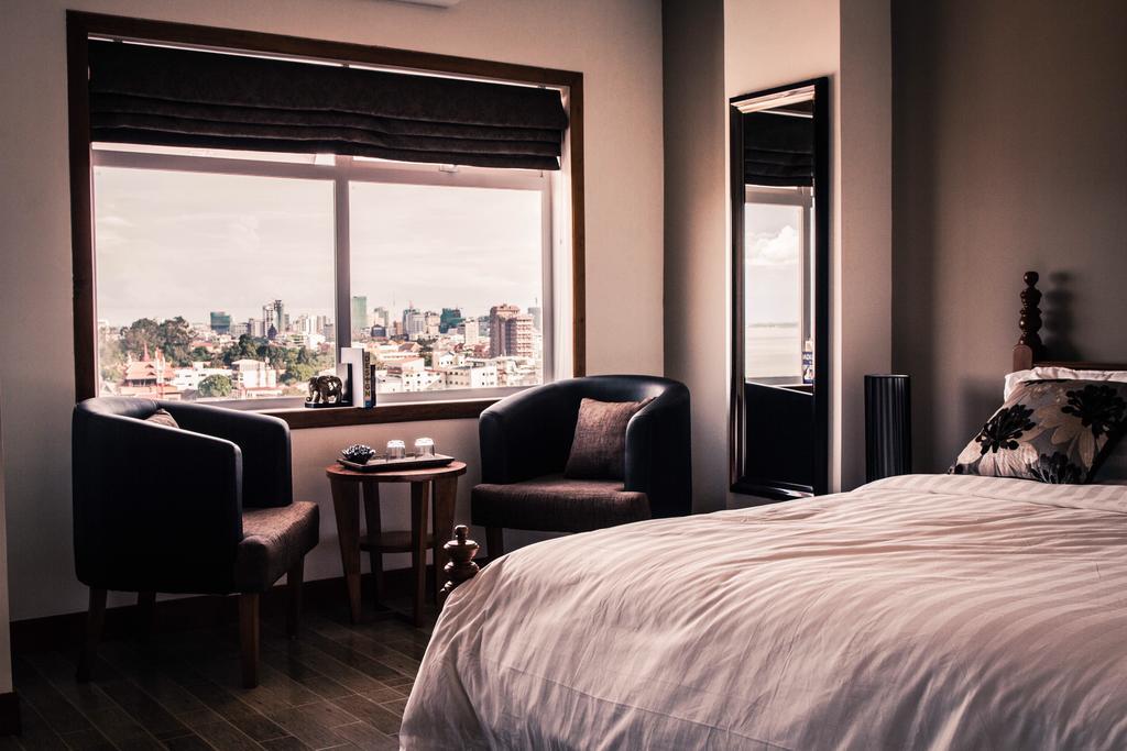 พอยต์ บูทิก โฮเต็ล Hotel พนมเปญ ภายนอก รูปภาพ