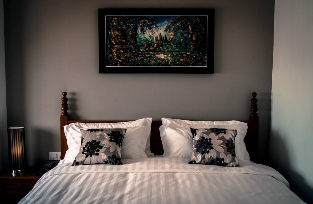 พอยต์ บูทิก โฮเต็ล Hotel พนมเปญ ภายนอก รูปภาพ