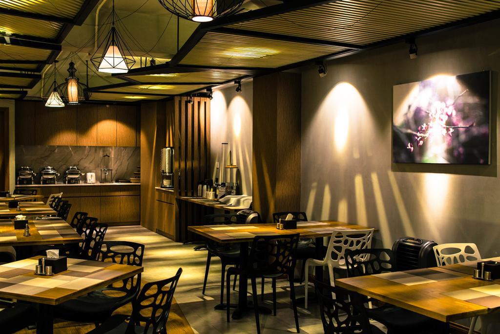 พอยต์ บูทิก โฮเต็ล Hotel พนมเปญ ภายนอก รูปภาพ