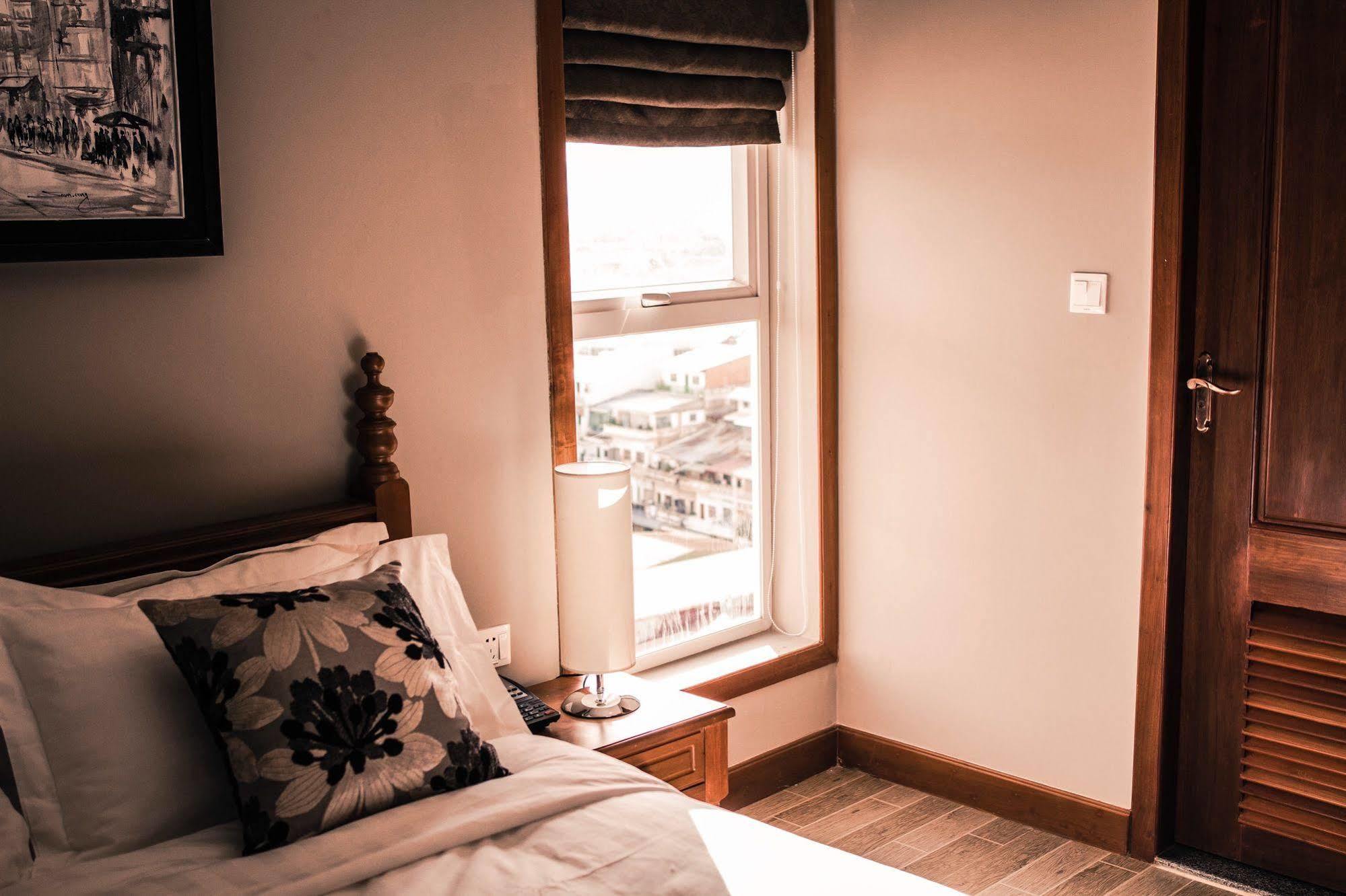 พอยต์ บูทิก โฮเต็ล Hotel พนมเปญ ภายนอก รูปภาพ