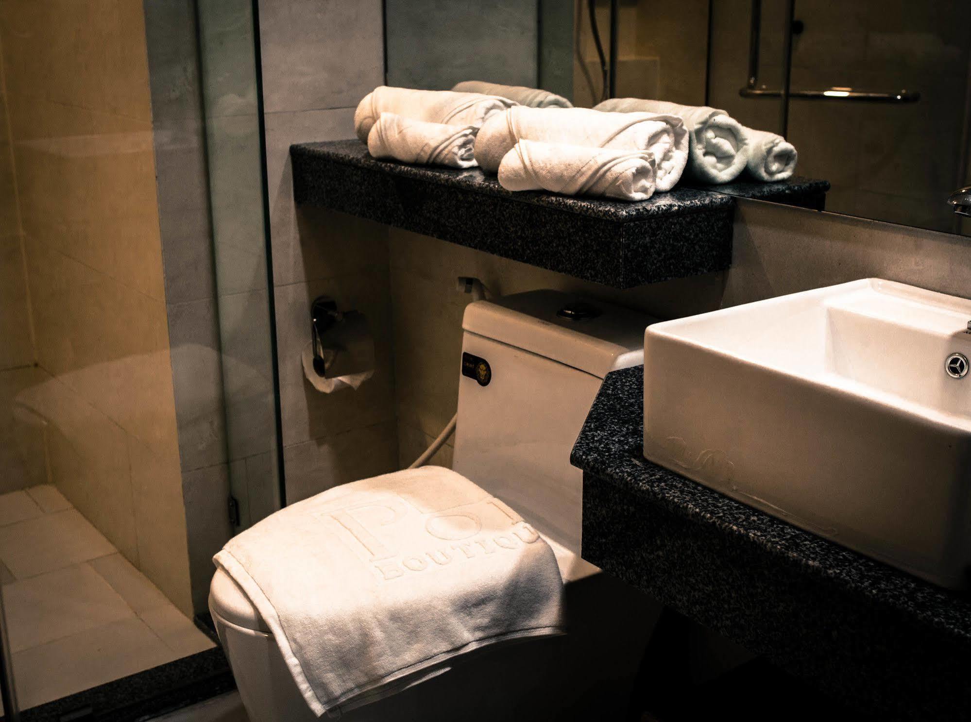 พอยต์ บูทิก โฮเต็ล Hotel พนมเปญ ภายนอก รูปภาพ