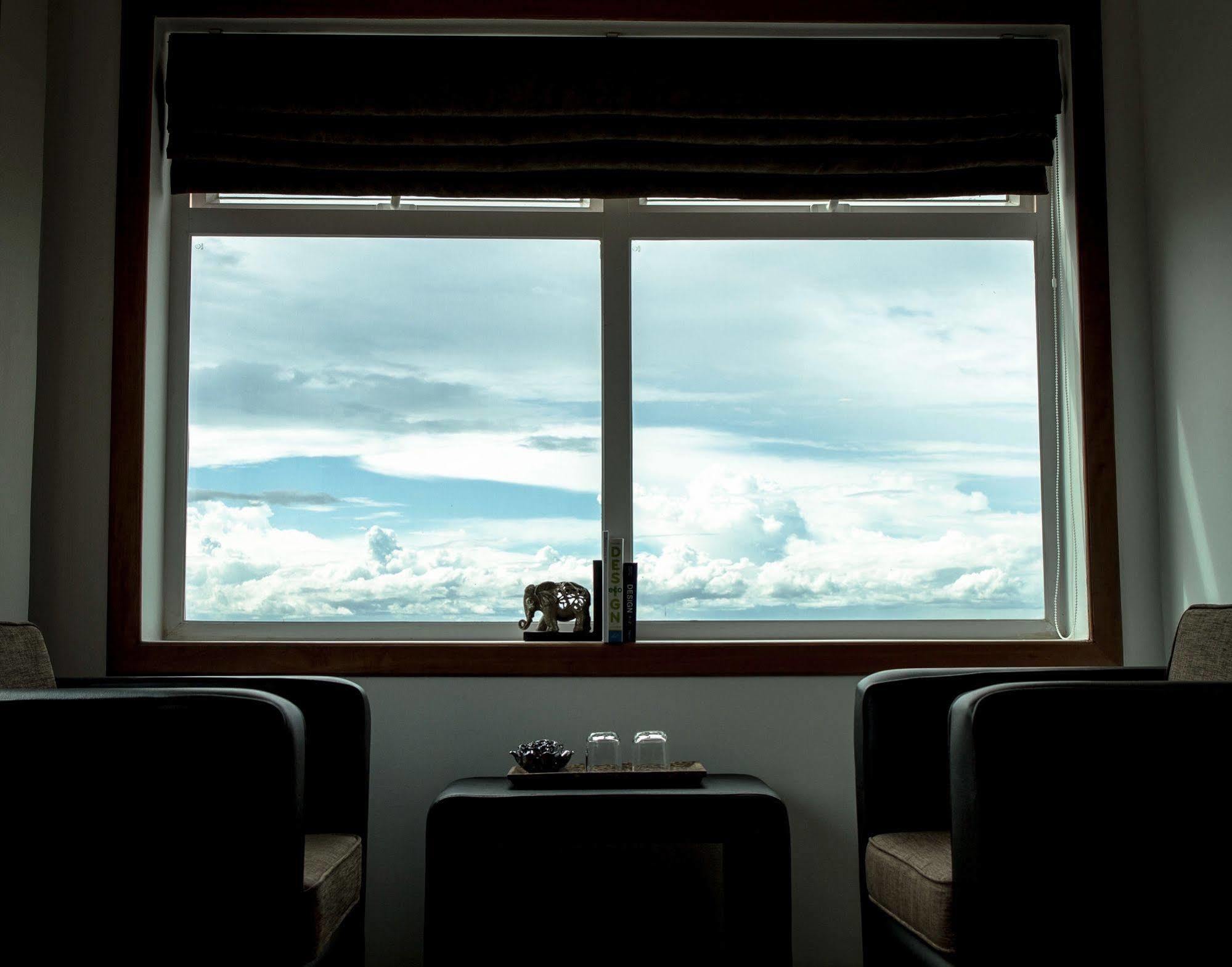 พอยต์ บูทิก โฮเต็ล Hotel พนมเปญ ภายนอก รูปภาพ