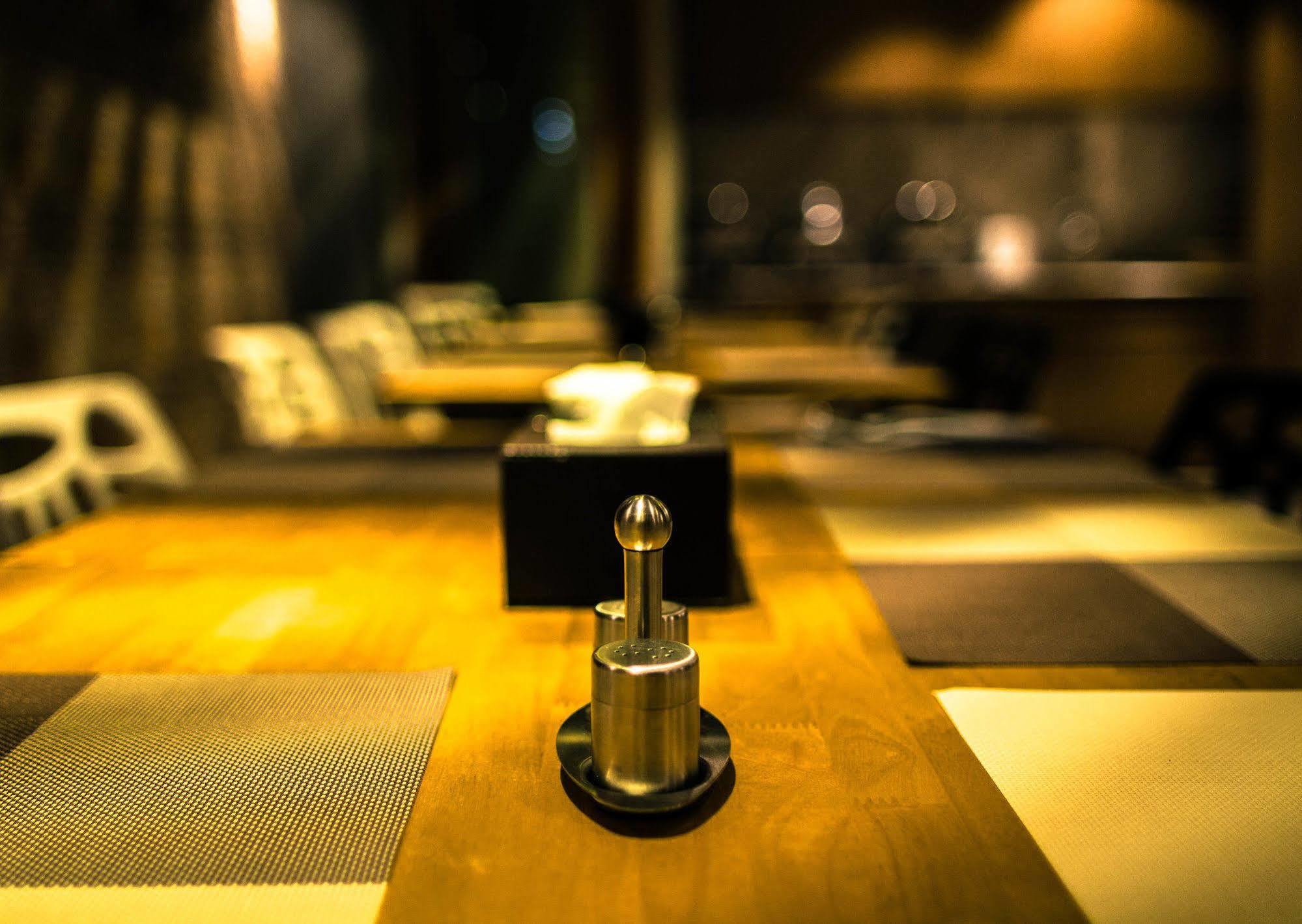 พอยต์ บูทิก โฮเต็ล Hotel พนมเปญ ภายนอก รูปภาพ