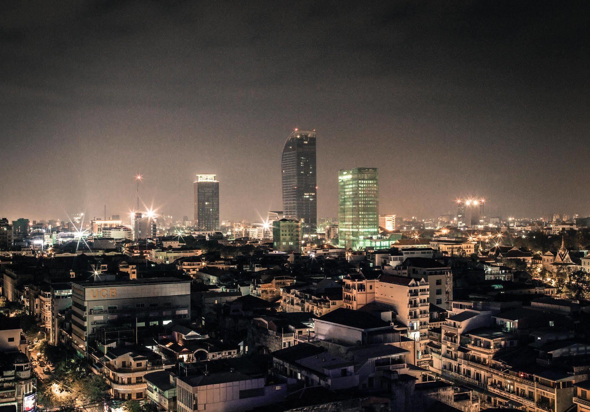 พอยต์ บูทิก โฮเต็ล Hotel พนมเปญ ภายนอก รูปภาพ
