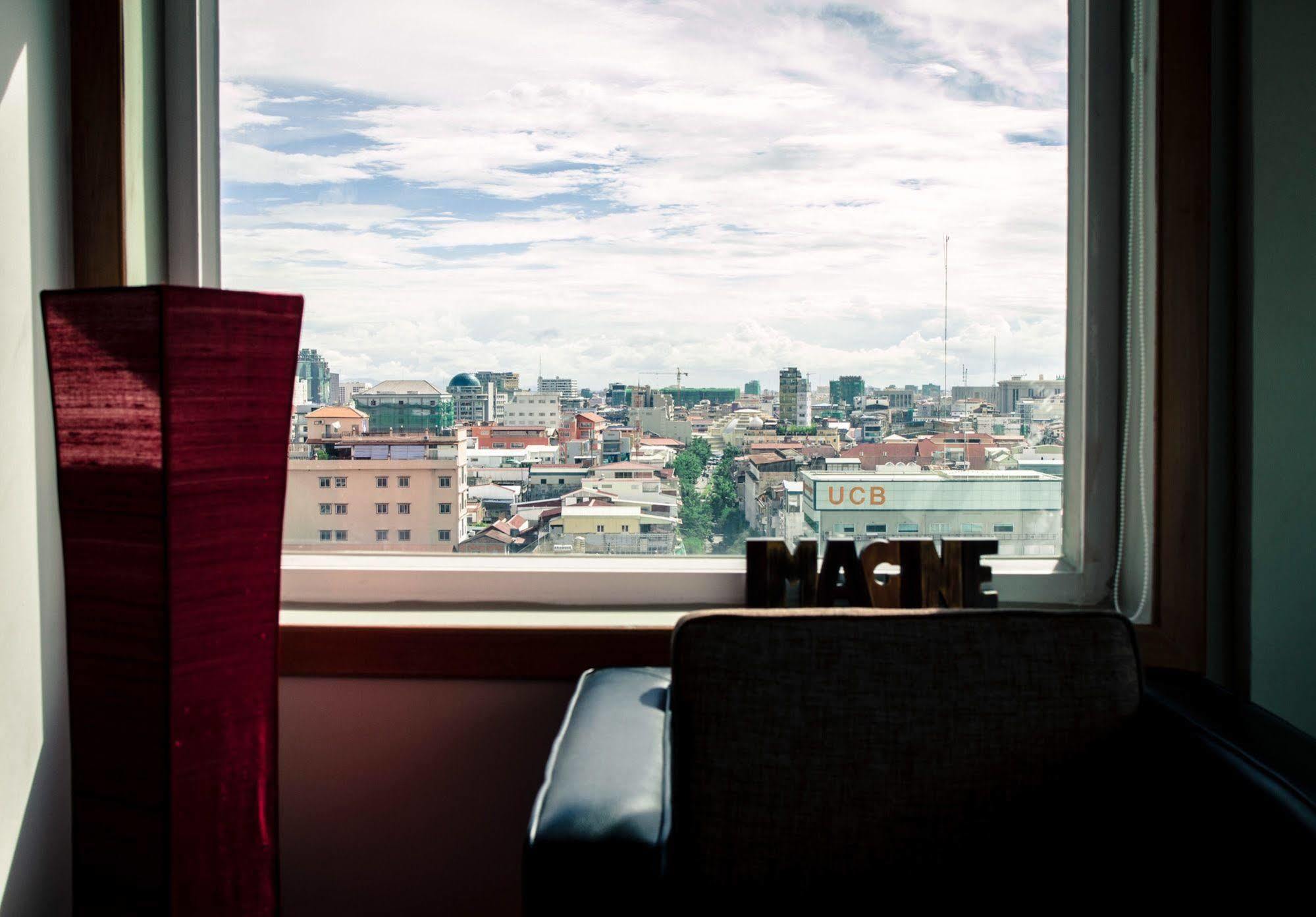 พอยต์ บูทิก โฮเต็ล Hotel พนมเปญ ภายนอก รูปภาพ
