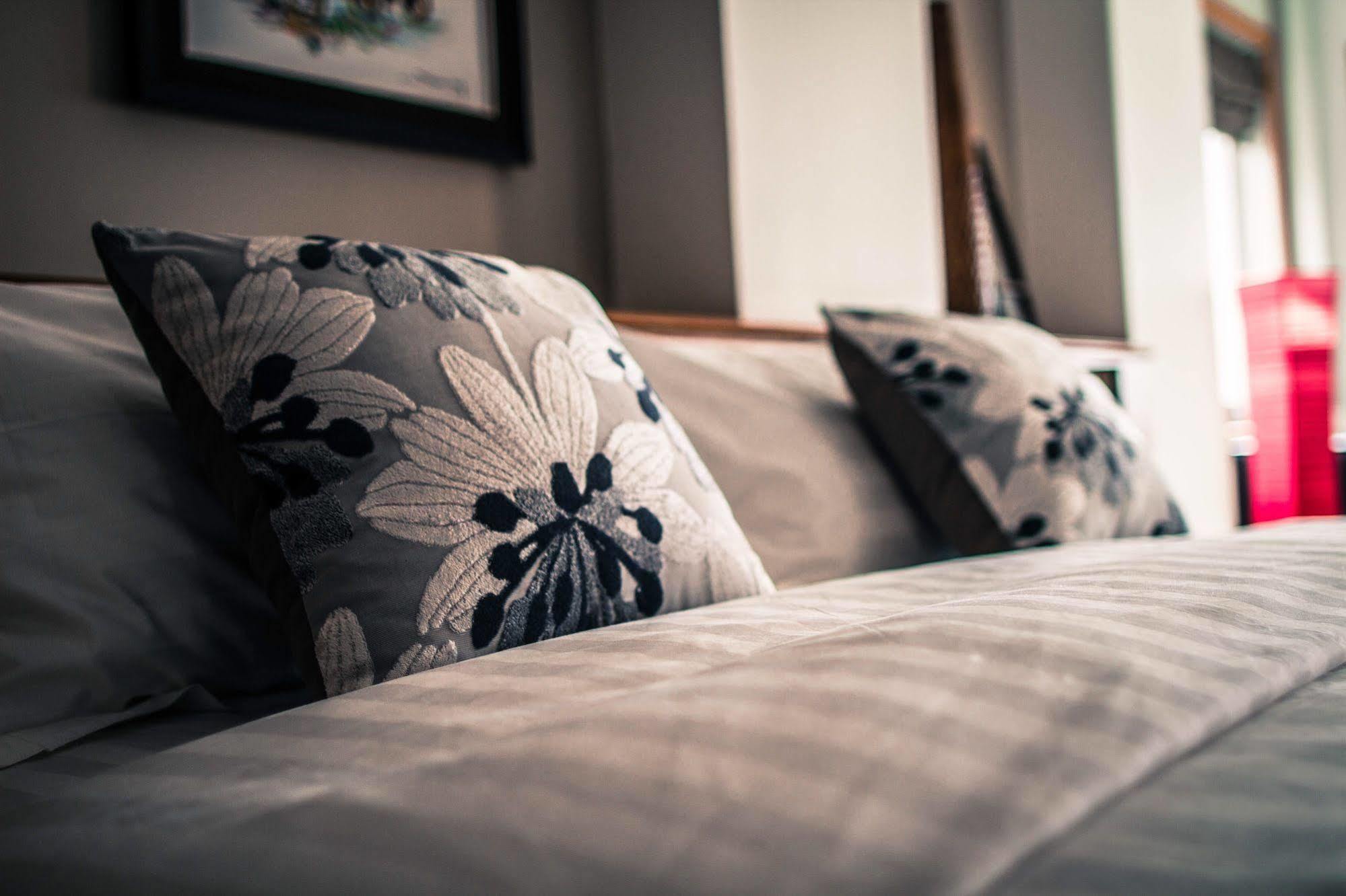 พอยต์ บูทิก โฮเต็ล Hotel พนมเปญ ภายนอก รูปภาพ